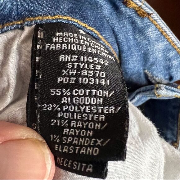 Dollhouse Distressed Jean Short, Size 5. - Picture 6 of 7